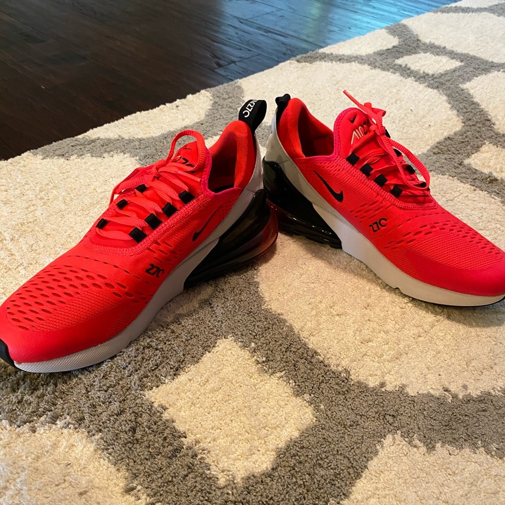 Nike Air Max 270 (Youth 7/ Women 8.5) - worn once